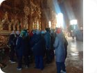 У великолепного Иконостаса Александровского собора