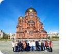 У величественного собора Александра Невского в Волгограде