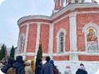 У Тихвинского Храма на Соборной площади Коломенского Кремля